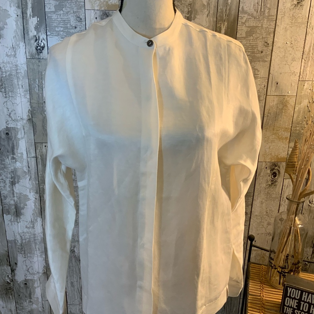 Elegant Cream silk Blouse. Size XS